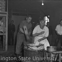 Torakichi Sam Migita and other men making mochitsuki