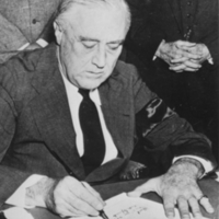 Roosevelt signing Executive Order 9066